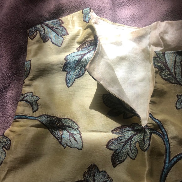 Embroidered Silk Cropped Blouse - Picture 4 of 5